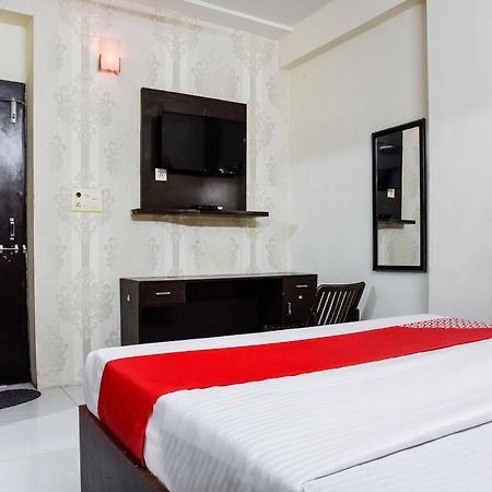 Hotel O Radhika Palace Бопал Екстериор снимка