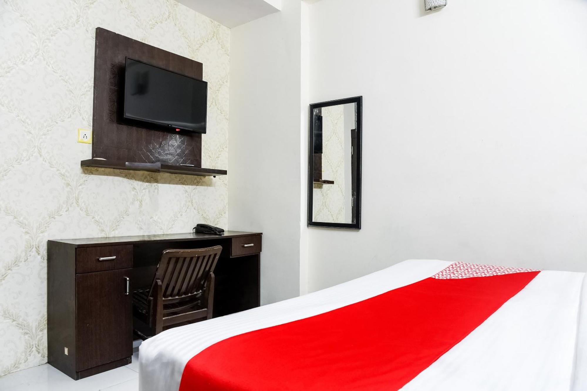 Hotel O Radhika Palace Бопал Екстериор снимка