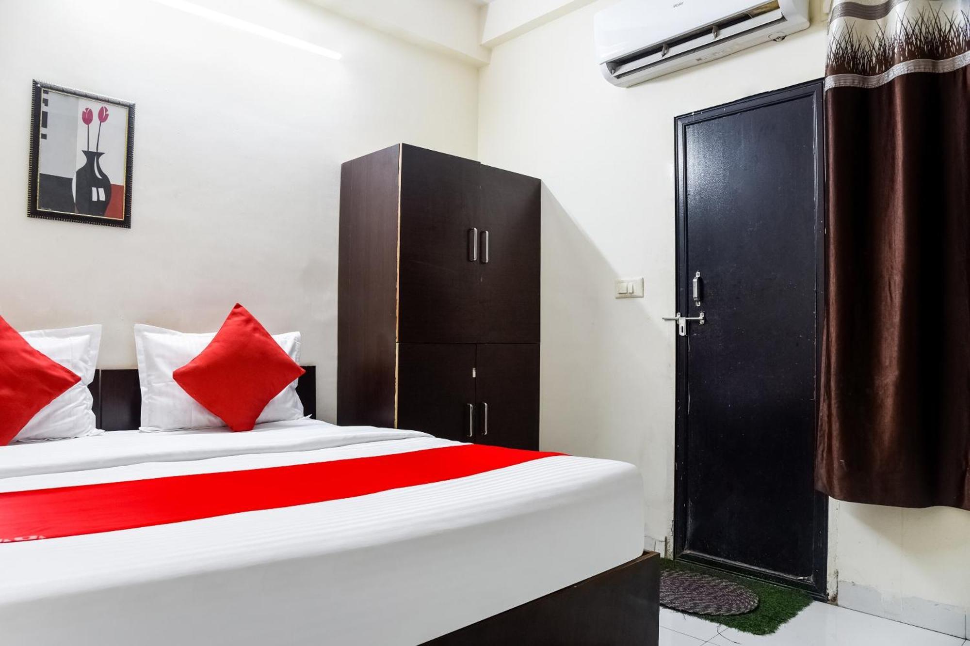 Hotel O Radhika Palace Бопал Екстериор снимка