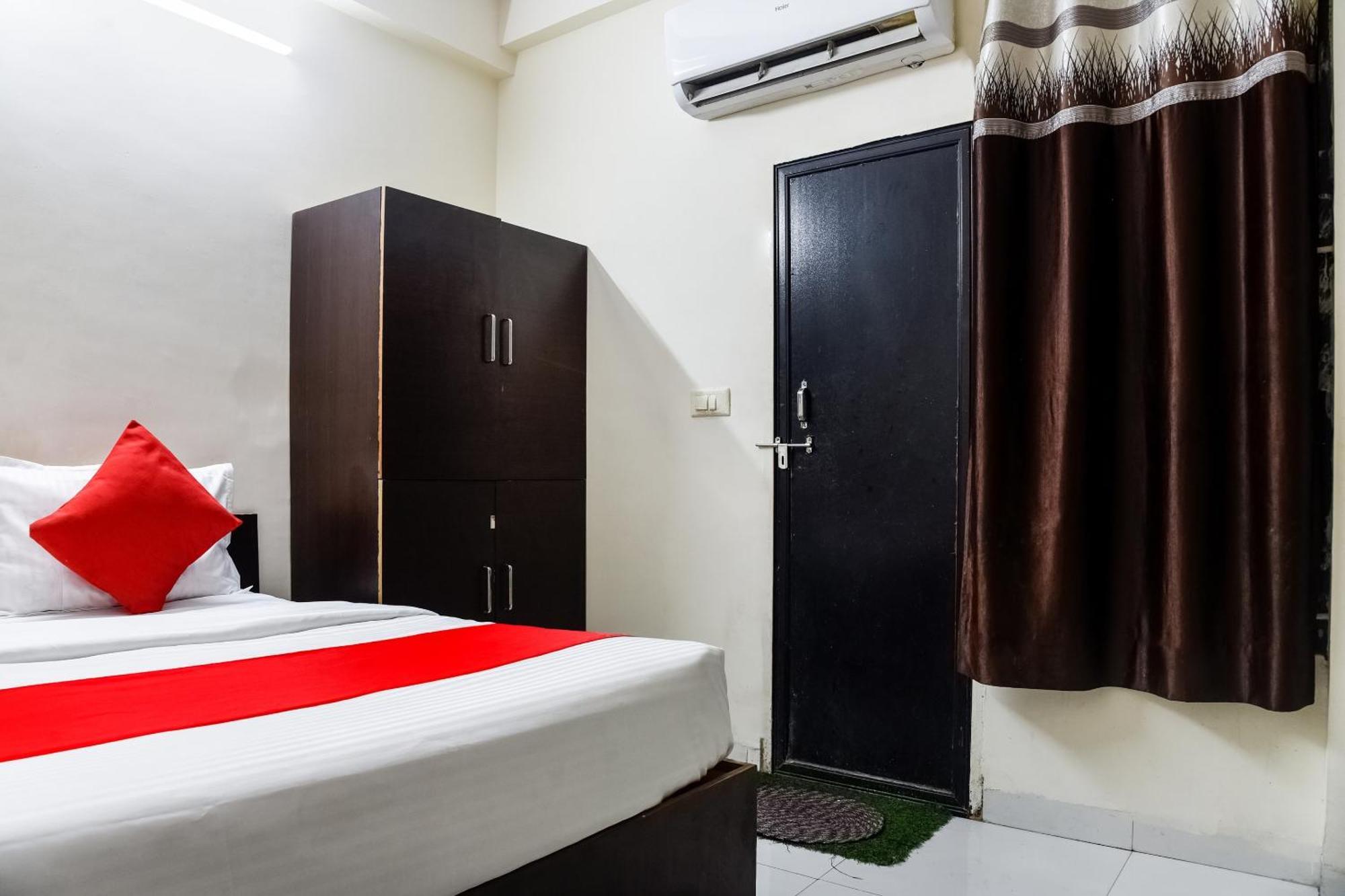 Hotel O Radhika Palace Бопал Екстериор снимка