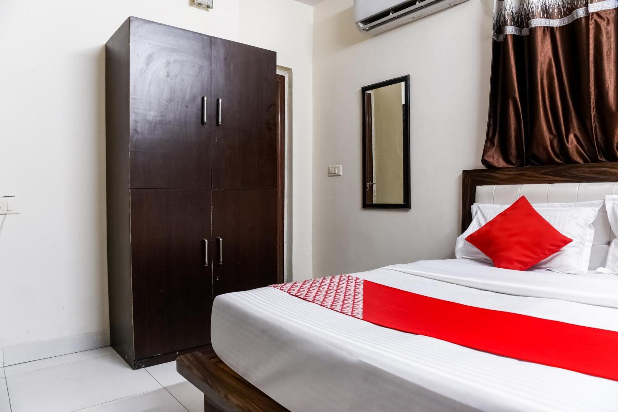 Hotel O Radhika Palace Бопал Екстериор снимка