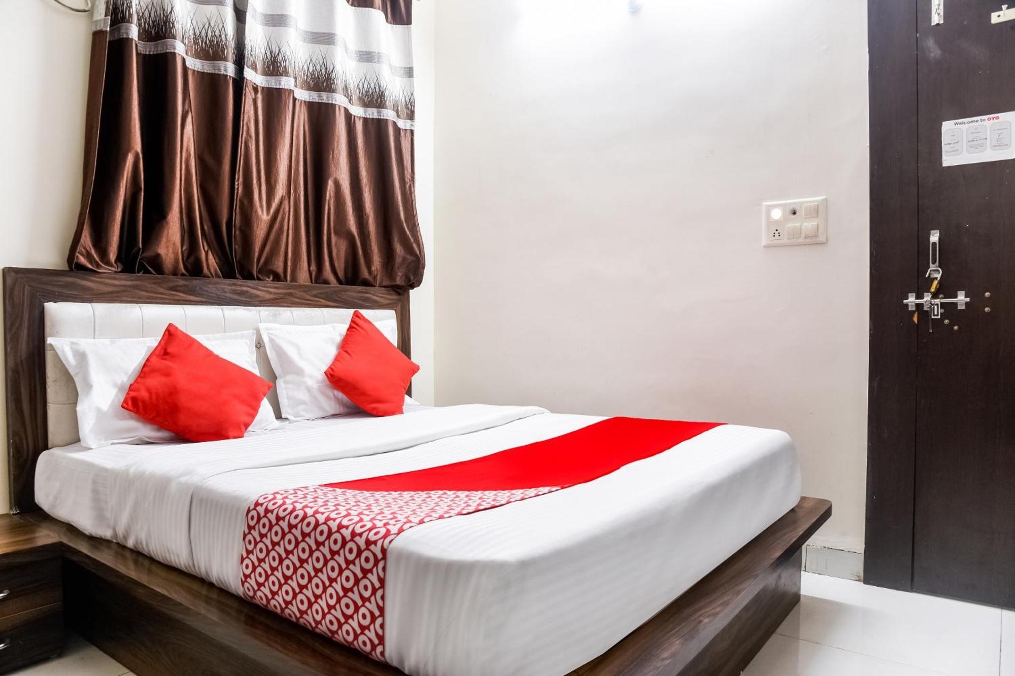 Hotel O Radhika Palace Бопал Екстериор снимка