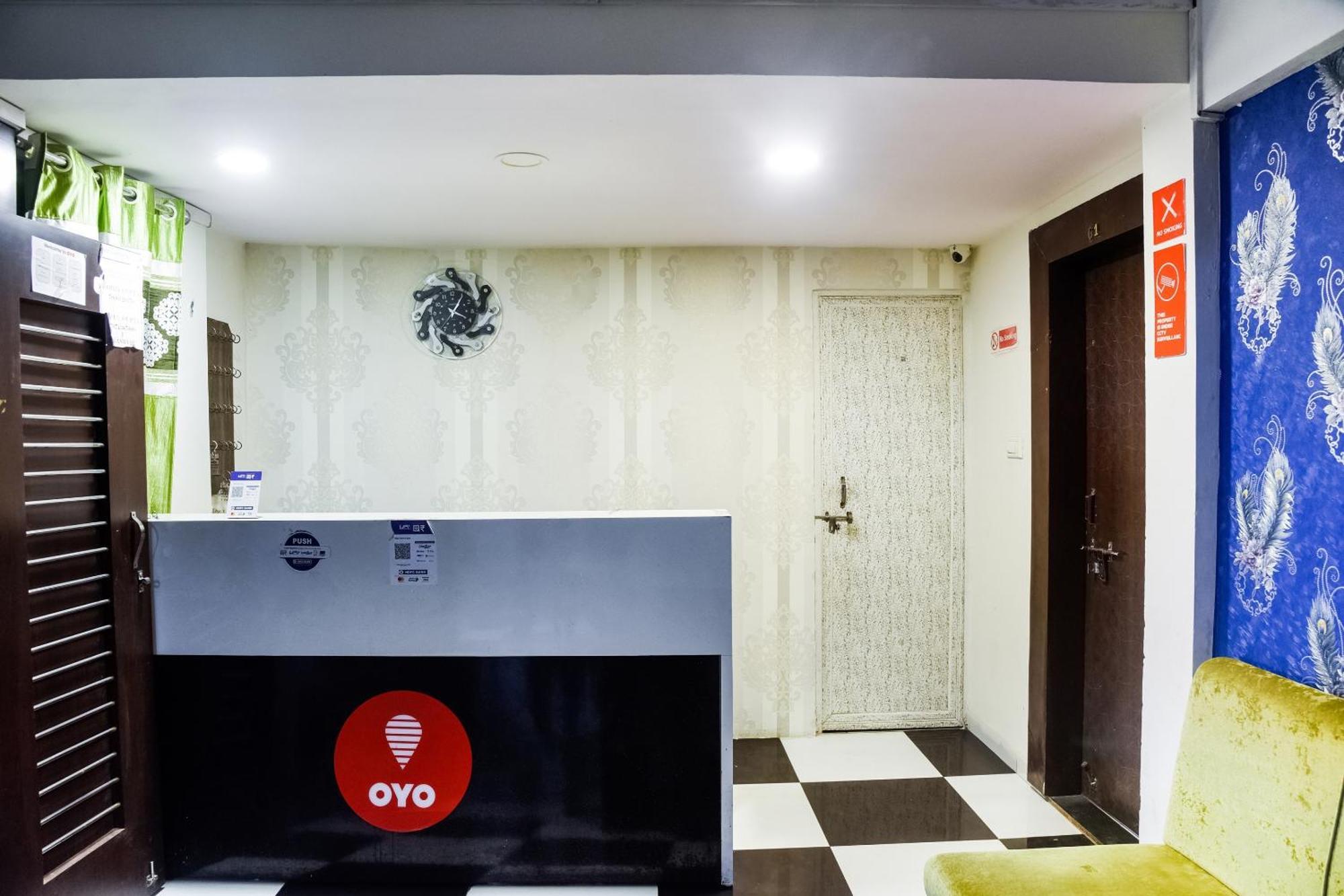 Hotel O Radhika Palace Бопал Екстериор снимка