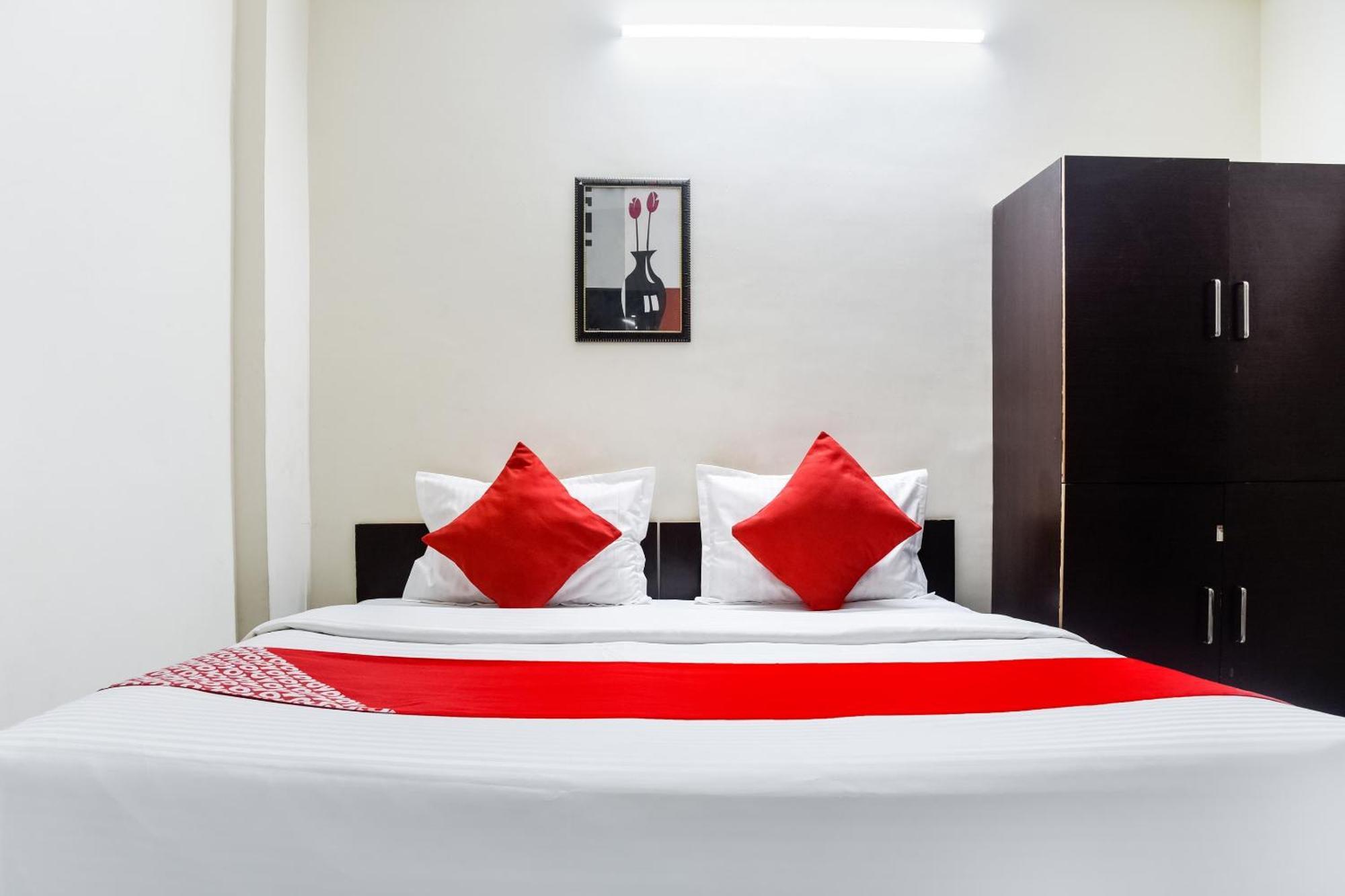 Hotel O Radhika Palace Бопал Екстериор снимка