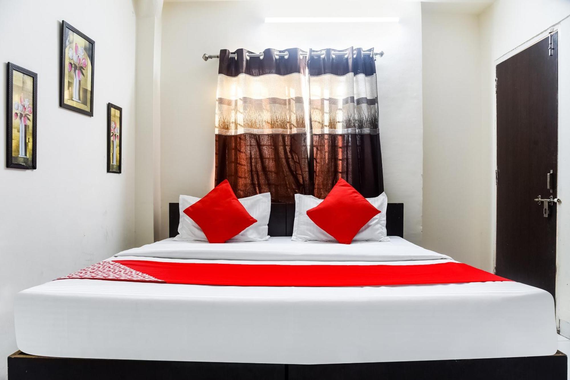 Hotel O Radhika Palace Бопал Екстериор снимка