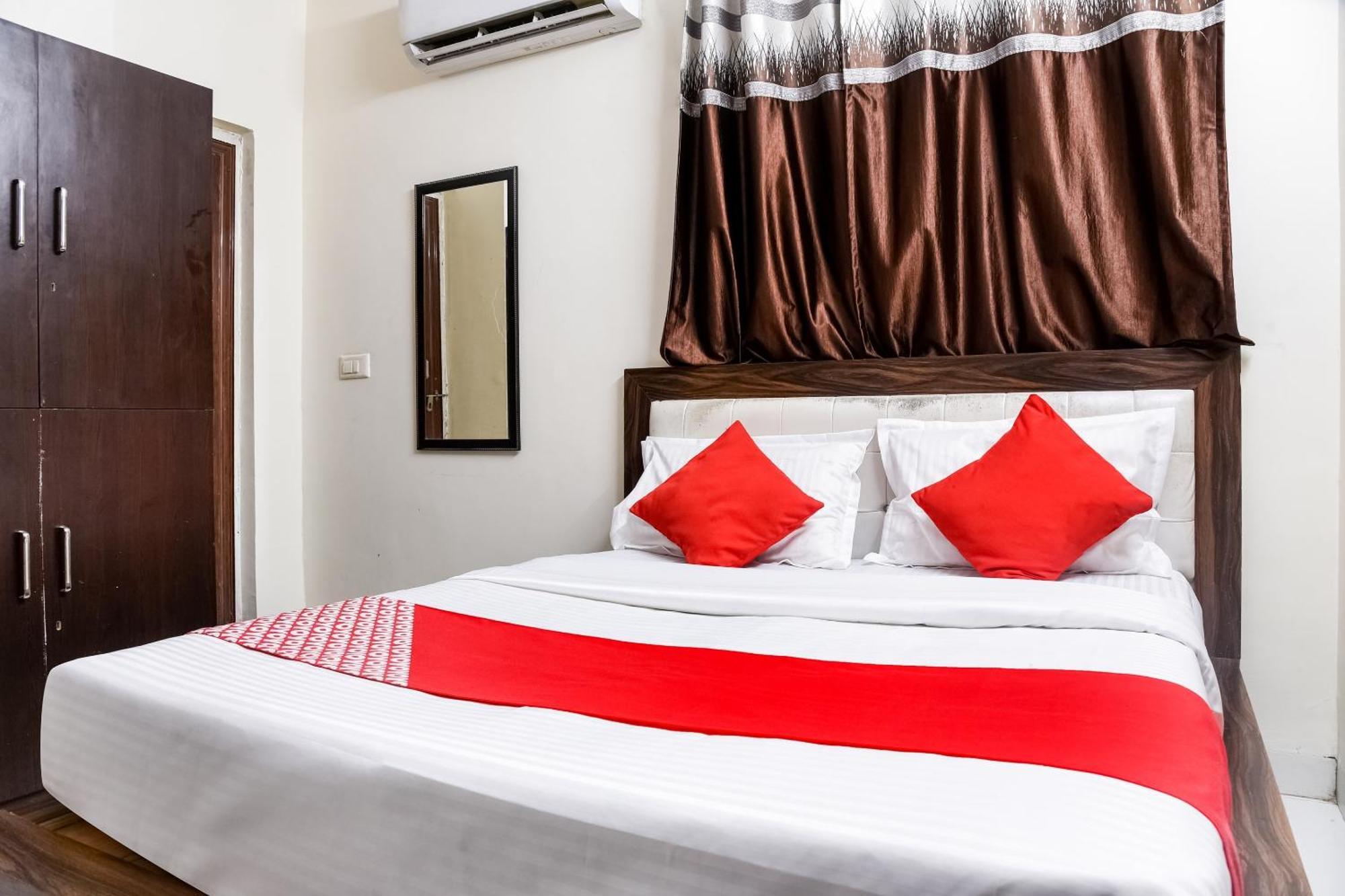 Hotel O Radhika Palace Бопал Екстериор снимка