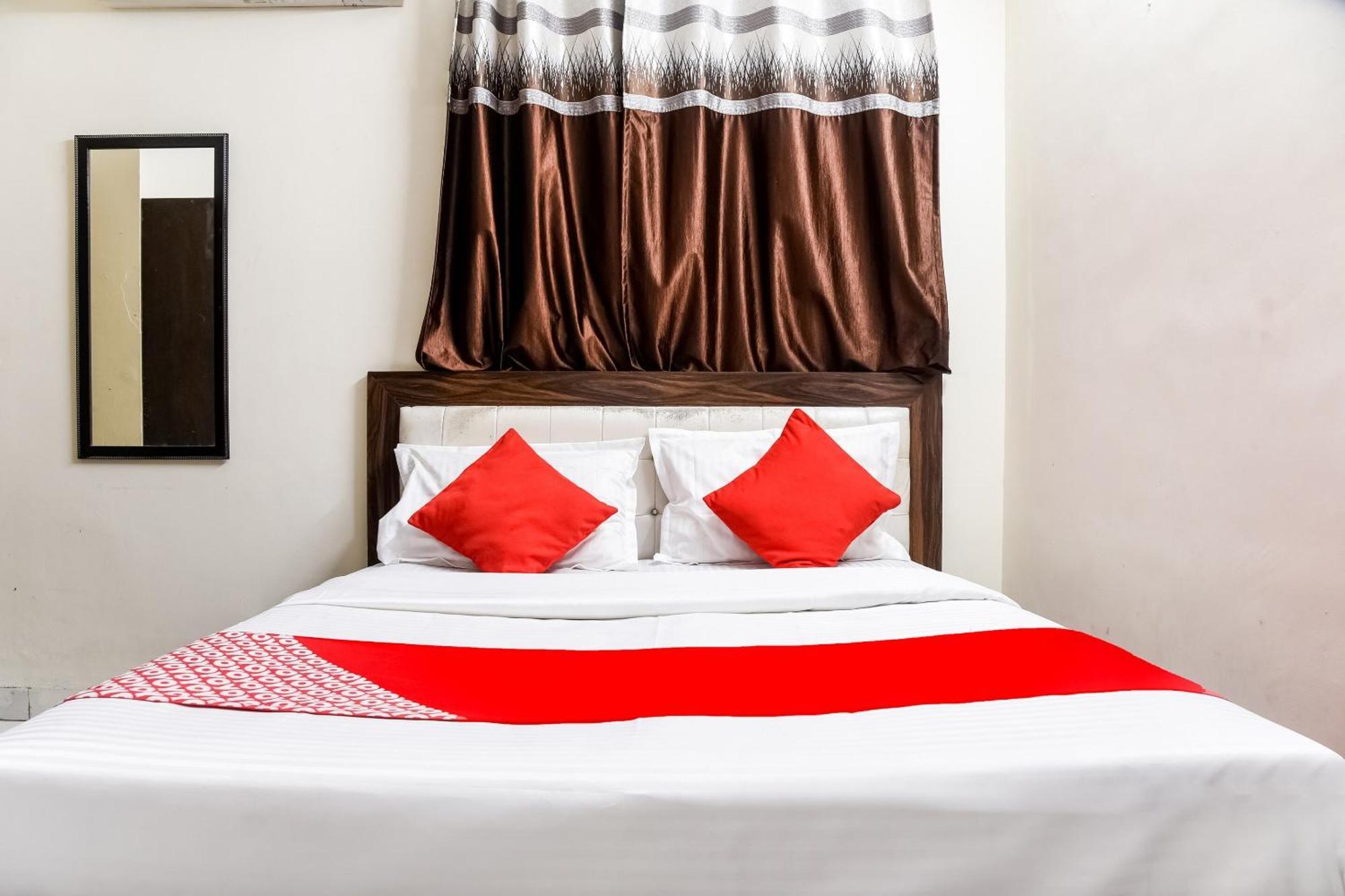Hotel O Radhika Palace Бопал Екстериор снимка