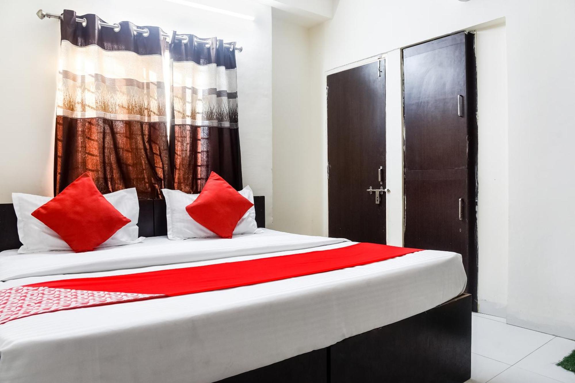 Hotel O Radhika Palace Бопал Екстериор снимка